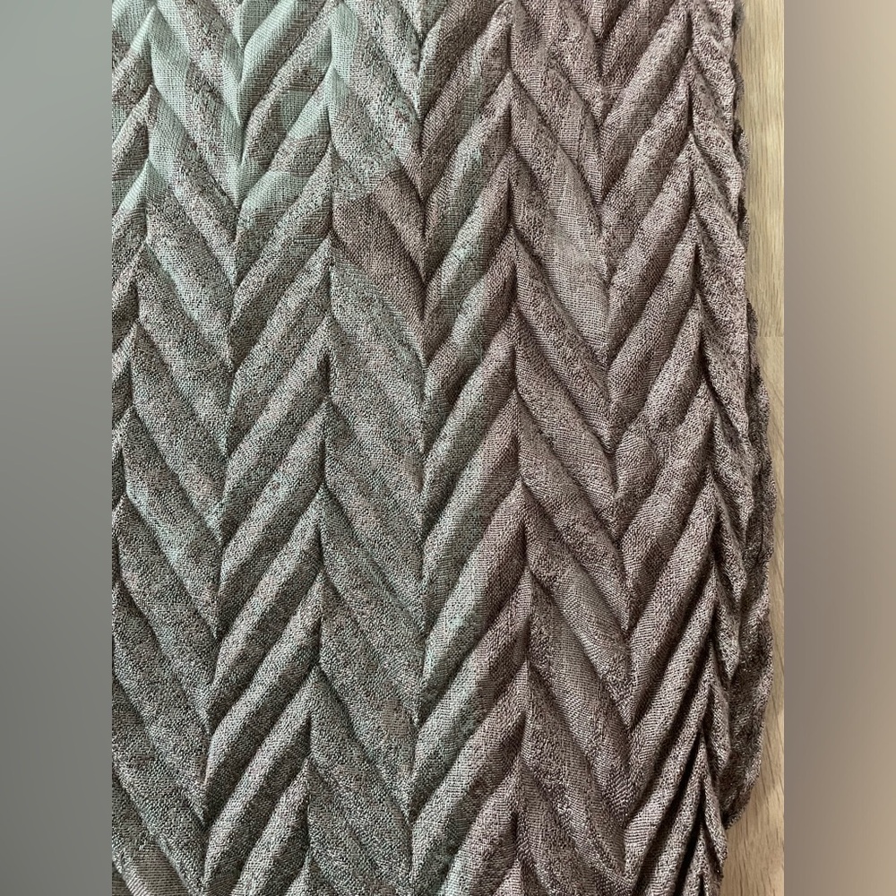 Metallic Knit Scarf - Picture 4 of 9